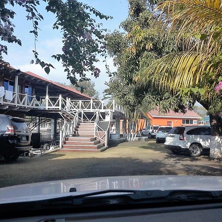 Chalet Castillo El Estor エクステリア 写真