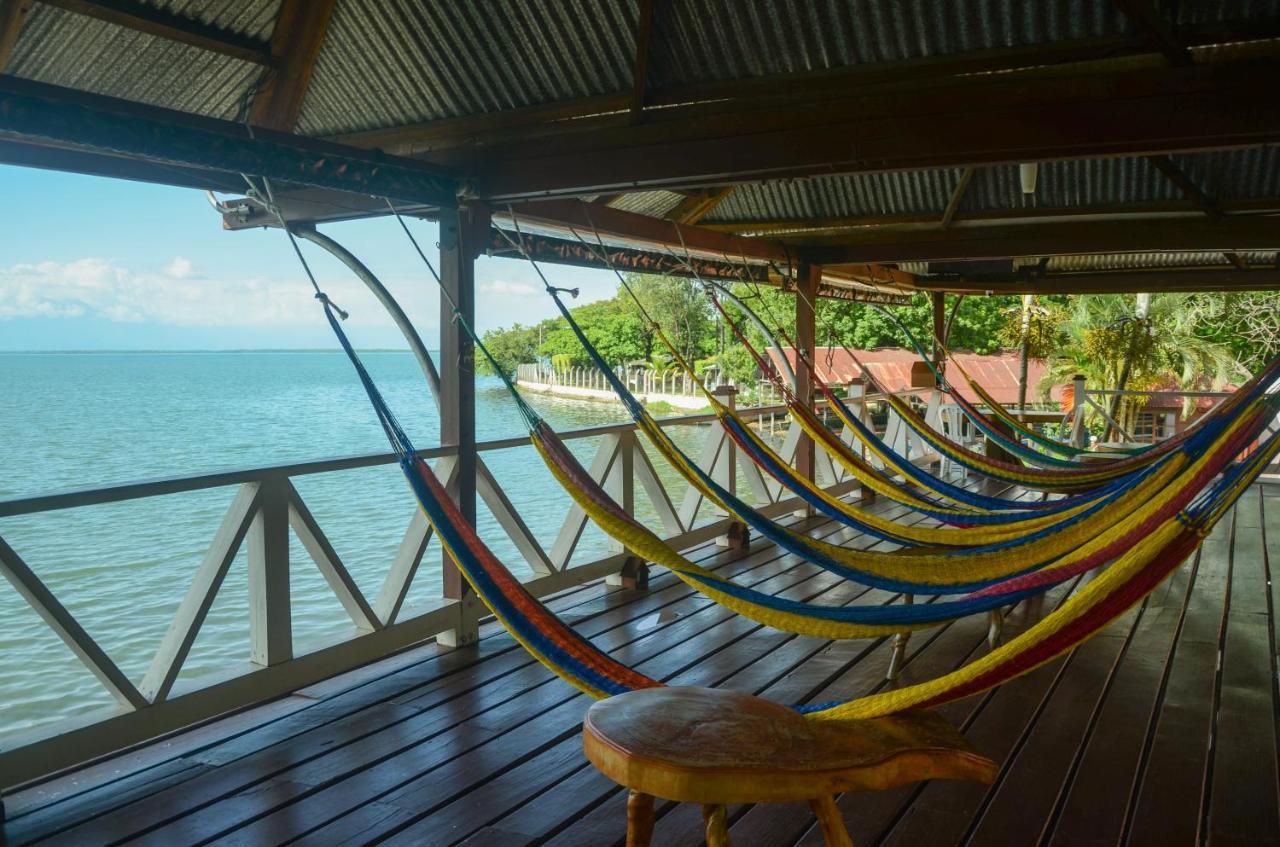 Chalet Castillo El Estor エクステリア 写真