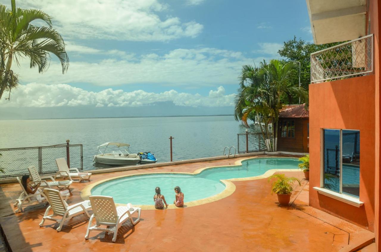 Chalet Castillo El Estor エクステリア 写真
