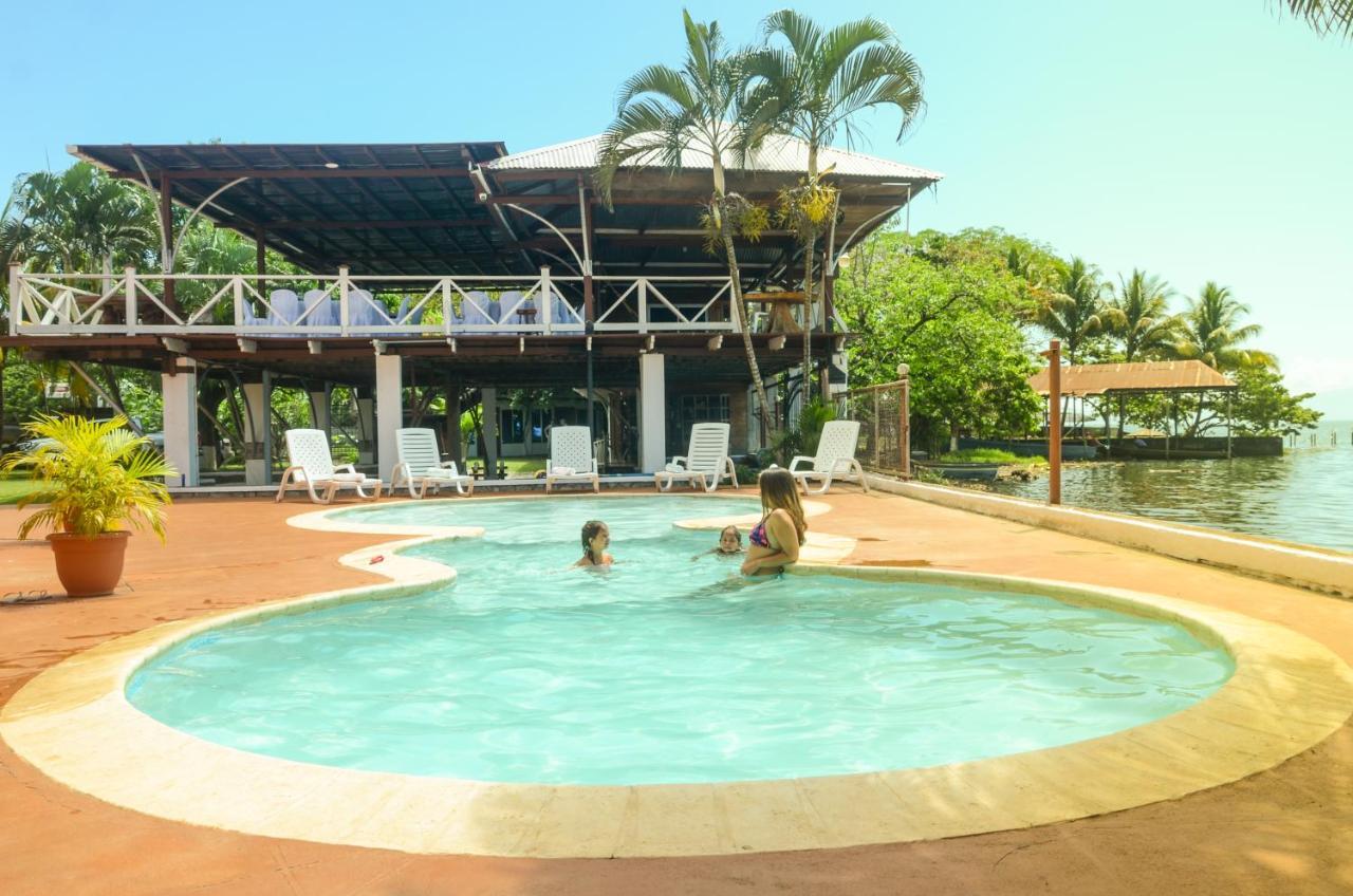Chalet Castillo El Estor エクステリア 写真