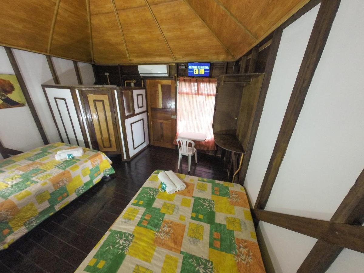Chalet Castillo El Estor エクステリア 写真