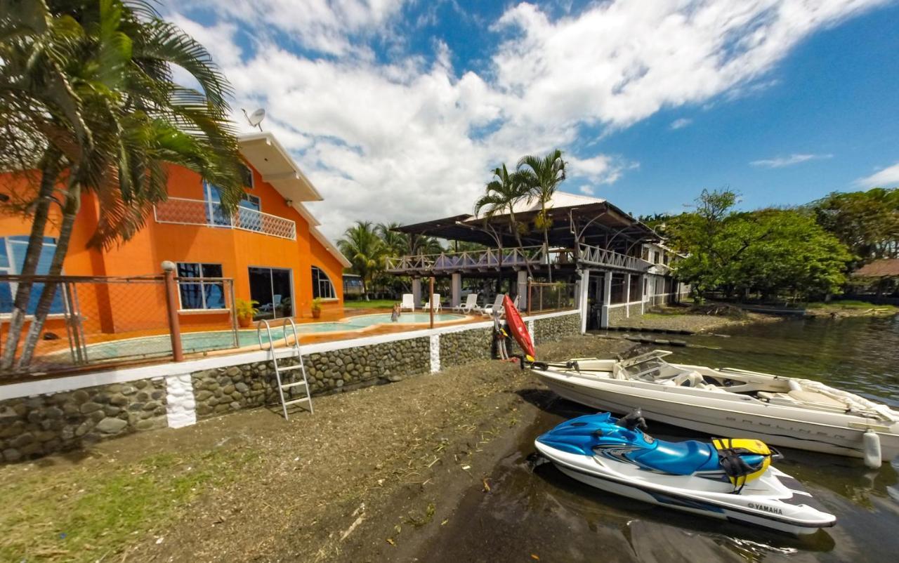 Chalet Castillo El Estor エクステリア 写真