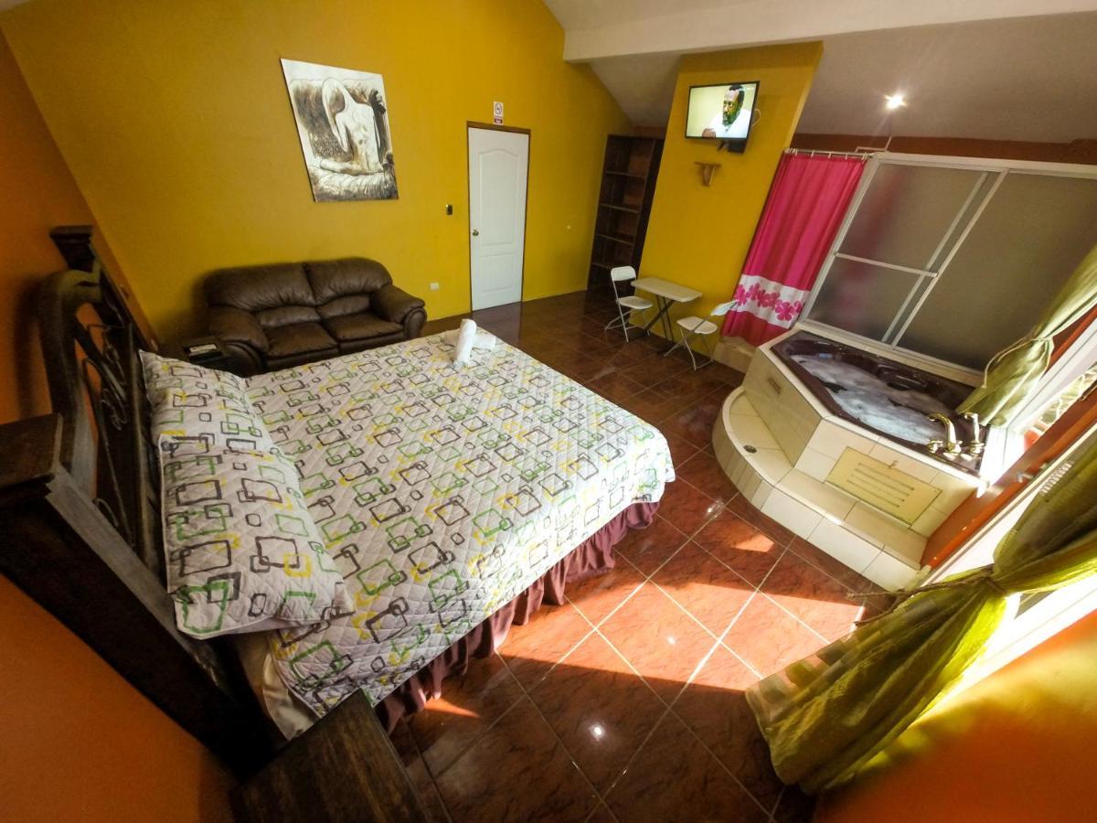 Chalet Castillo El Estor エクステリア 写真